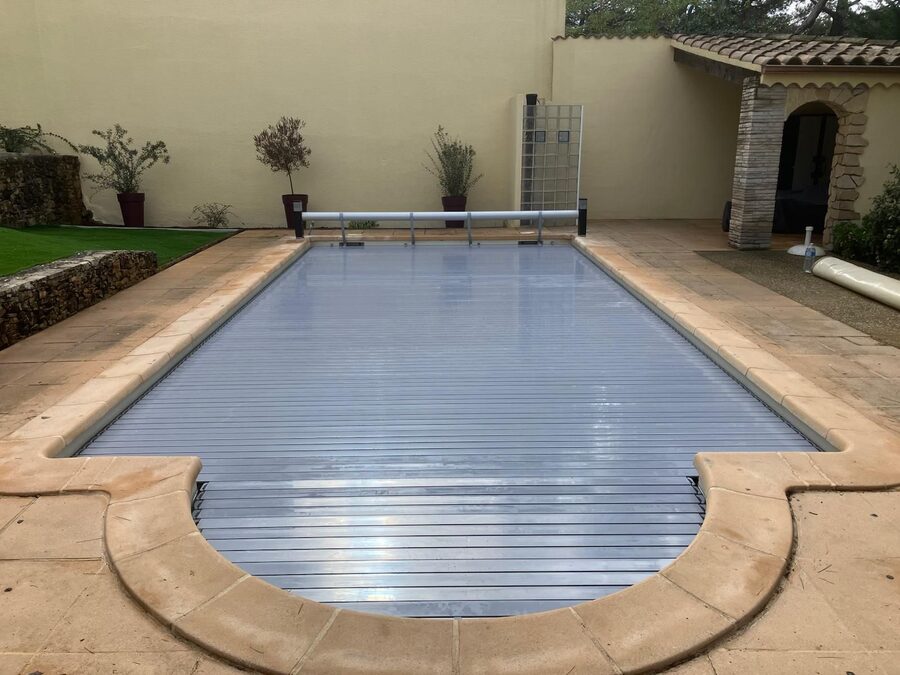 Couverture de sécurité piscine mas provençal — Cap'Eau Piscine